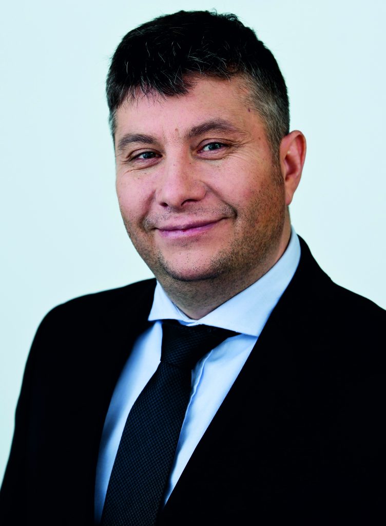 Adam Świętochowski, Dyrektor Departamentu Centrum Klienta UNIQA