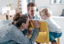 Portfel polskiego rodzica 2025: co 4. obawia się o bezpieczeństwo finansowe, a jednocześnie oszczędza mniej